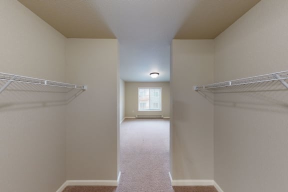 Renaissance Heights Walk-in Closet Apartment Rentals in Williston, North Dakota