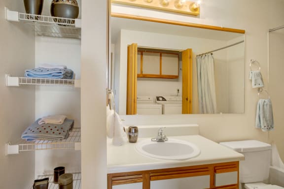 Glennbrook Bathroom Apartments in Lynnwood, WA