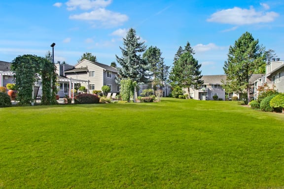 Glennbrook Exterior Apartments in Lynnwood, WA
