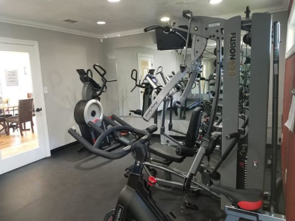 Fitness Center Strength and Conditioning Equipment at Citrus Gardens Apartments, Fontana, CA 92335