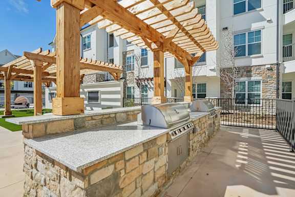 the preserve at ballantyne commons outdoor kitchen with grill and pergola