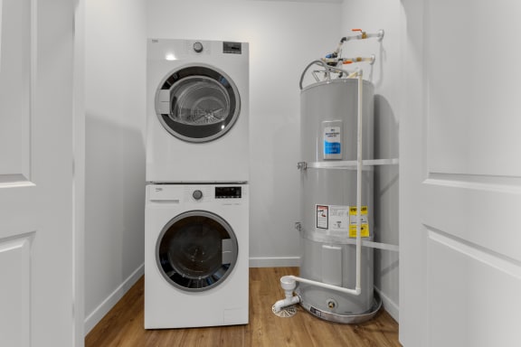 a washing machine and a dryer in a laundry room  at Yellowstone Landing, Montana, 59714