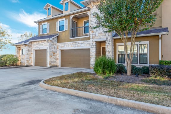 Garages Available at Avenues at Tuscan Lakes, League City