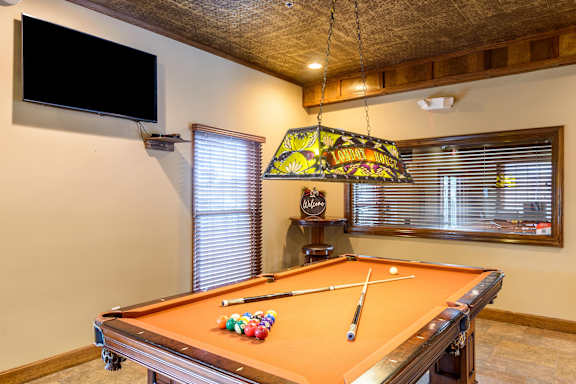 Billiards Table at London House Apartments, Lenexa