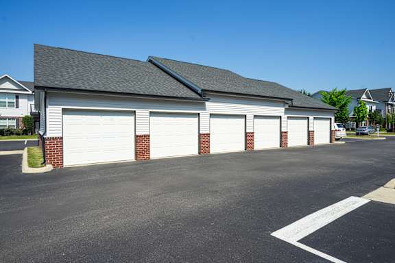 Garages at Overland Park, Pickerington