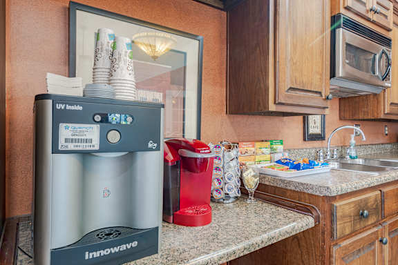 Kitchen with Oven at Springhill Apartments, Kansas