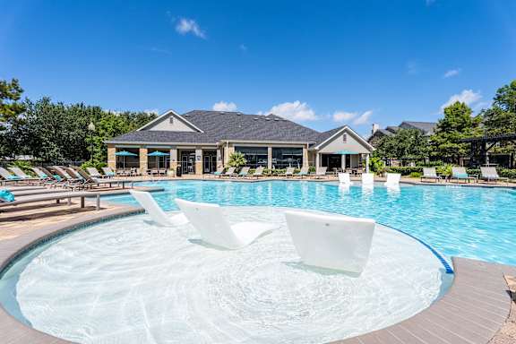Outdoor Swimming pool at Waterstone at Cinco Ranch Apartments, Katy