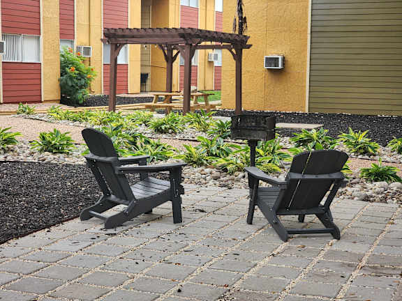 Outdoor Patio with chairs at City-Base Vista, San Antonio, TX