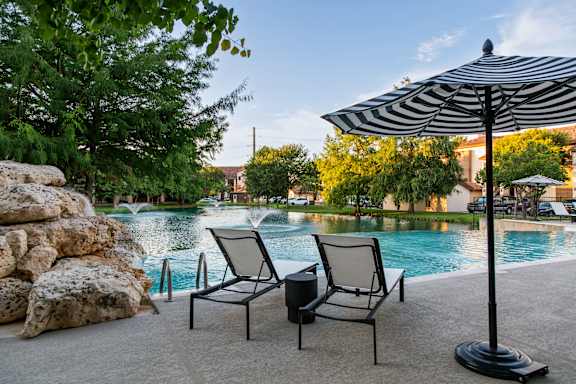 Poolside Area at The Landmark, Texas