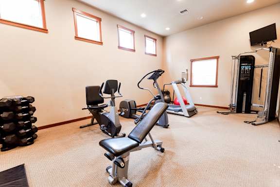 the gym at the preserve at polk apartments