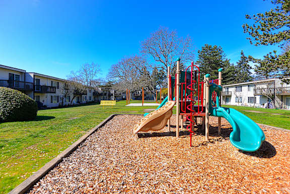 the playground at the preserve at polk apartments