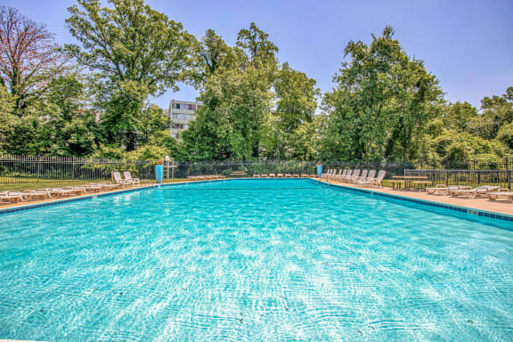 Heritage Park Apartments Pool 2023