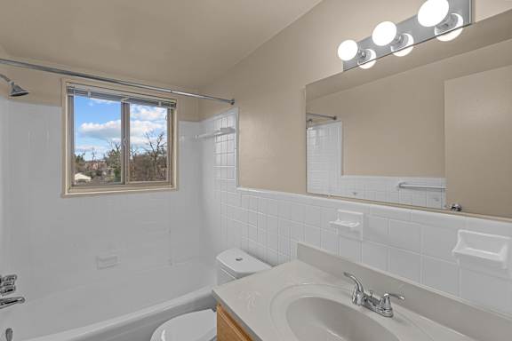 Kensington House Apartments 1 Bedroom Bathroom