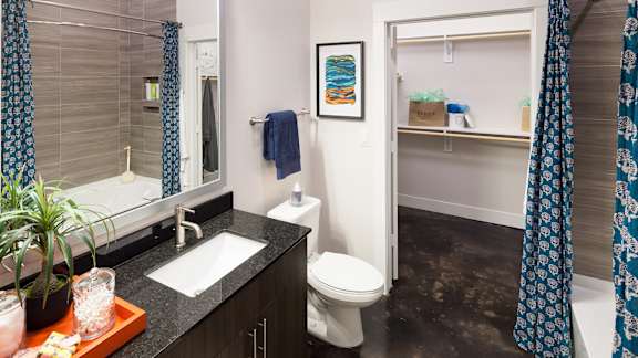 Larq Henderson Apartments | Dallas, TX | Bathroom