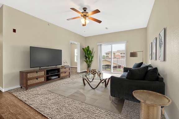 Spacious Living Area at Deer Valley Apartments, Illinois