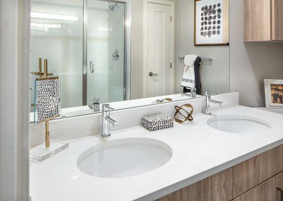 Double vanity bathroom with undermount sinks and mirror at Inwood at Renaissance Square Apartments, Marlton