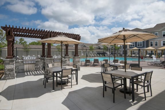 Outdoor Dining Area at Watermark at Steele Crossing, Fayetteville, AR
