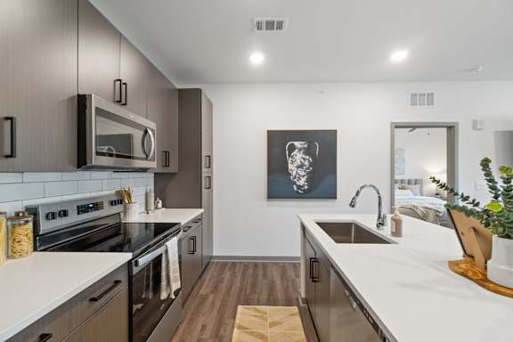 Kitchen Appliances at The Quinn Luxury Apartments, Pensacola, FL, 32526
