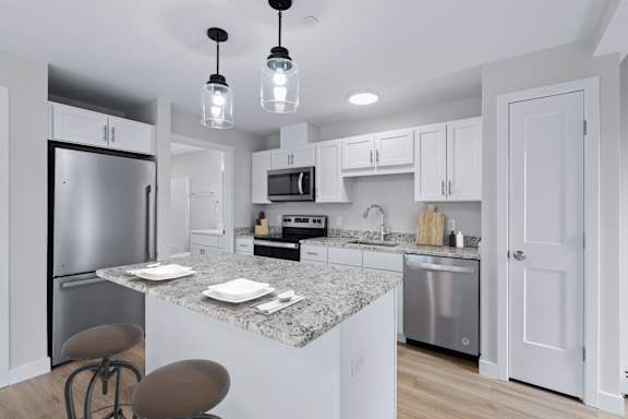 A Welcoming Kitchen Right at the Entrance—Open Sightlines to the Living Room Keep You Connected