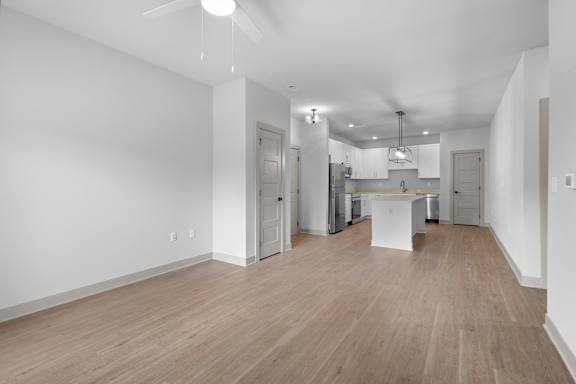 Vacant Living Area at Forest Edge Apartments, Indiana, 47111