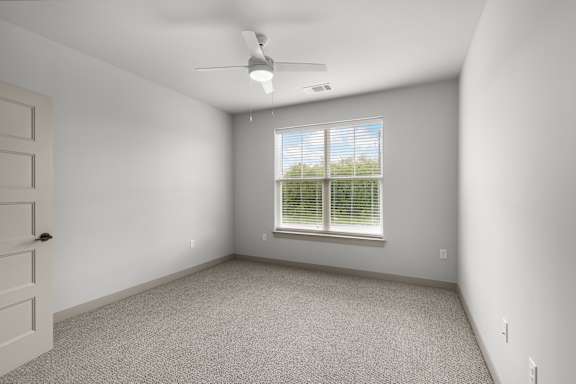 A room with a ceiling fan and a window with blinds.at Forest Edge Apartments, Charlestown, 47111