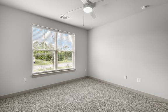 Plush Carpeting at Forest Edge Apartments, Charlestown, IN