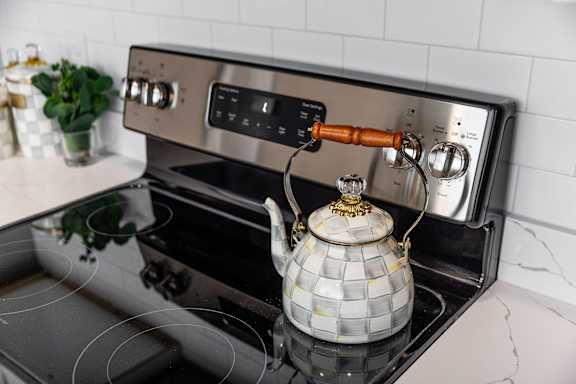 A stove top with a kettle on it.