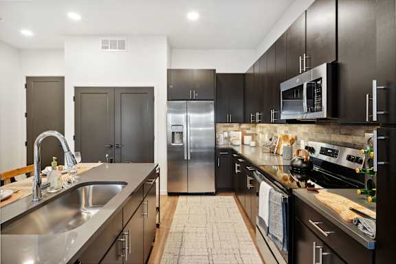 Modern Equipped Kitchen at Bridges at Flatiron, Broomfield