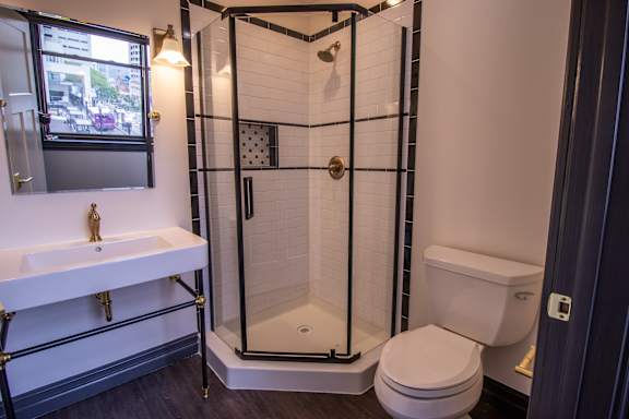 Menaker 202 - Bathroom