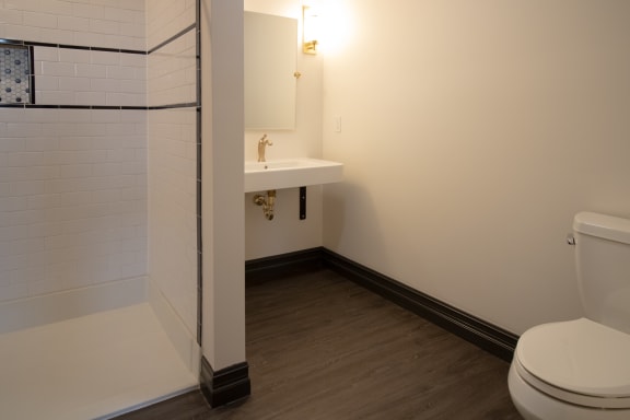 Menaker 503 - bathroom
