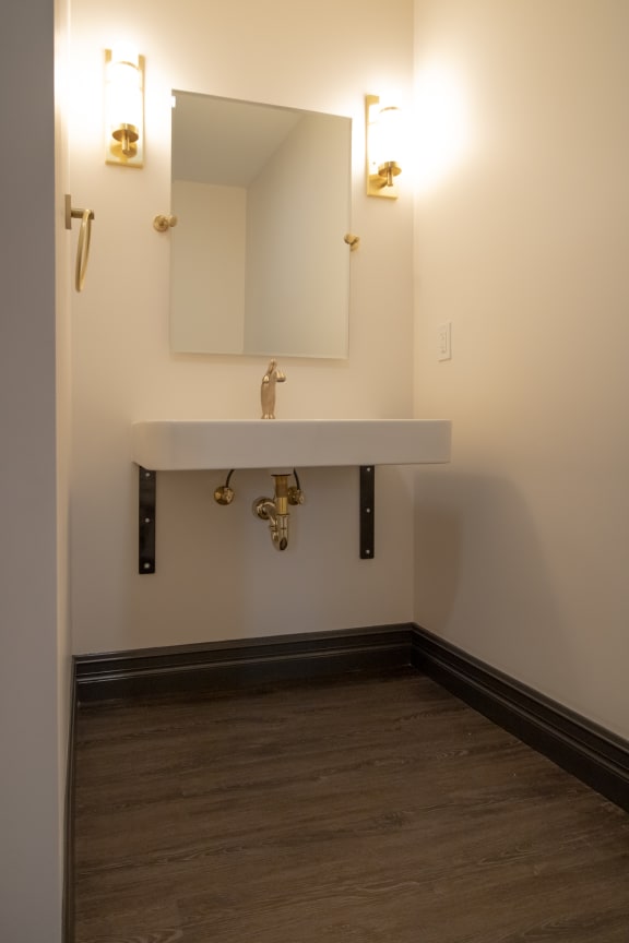 Menaker 503 - bathroom