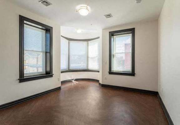 FOX 301 - living room