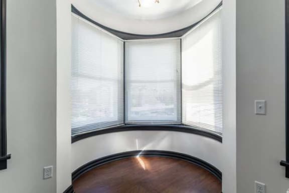 FOX 301 - living room