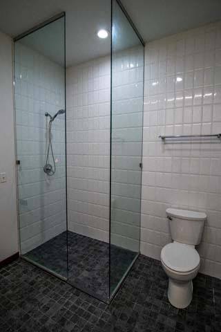 a bathroom with a toilet and a shower
