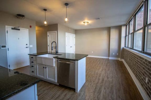 124-604 kitchen/living room