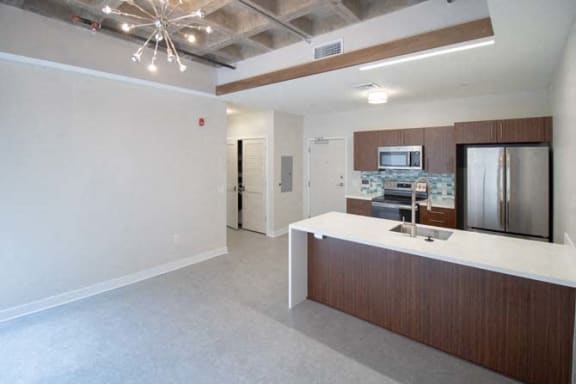 116-505 living room/kitchen
