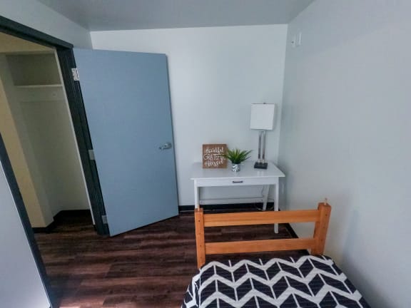 IH 307 - bedroom