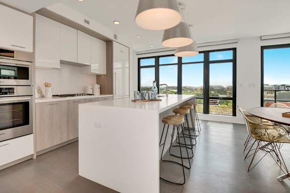 Entertainment-sized Kitchen Islands