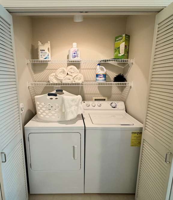 Laundry Room at Wilsonville Summit Apartments, Oregon