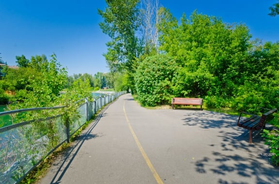 Scenic pathways closeby
