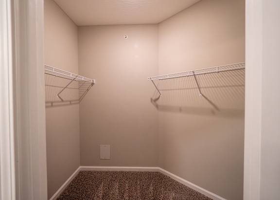 Closet at The Bend, Ohio, 43130