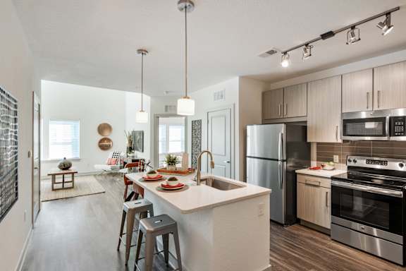 Modern Kitchens at Grady Square Luxury Apartments in Tampa