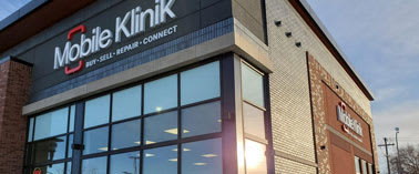 A building with a sign that says Mobile Klinik.