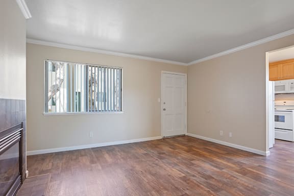 Spacious Living Space at Colonial Garden Apartments, San Mateo, 94401
