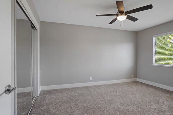 Window Coverings at Colonial Garden Apartments, California, 94401