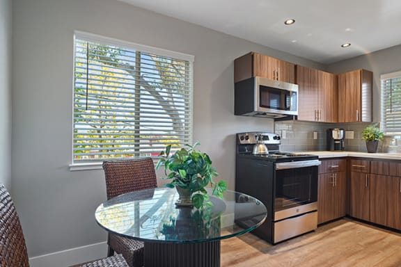 Dining Area at Colonial Garden Apartments, San Mateo, CA, 94401