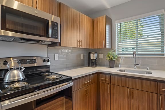 Electric Range In Kitchen at Colonial Garden Apartments, San Mateo