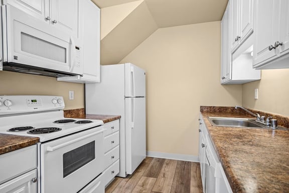 Fully Equipped Kitchen at Peninsula Pines Apartments, South San Francisco