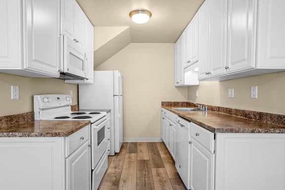 Efficient Appliances In Kitchen at Peninsula Pines Apartments, California