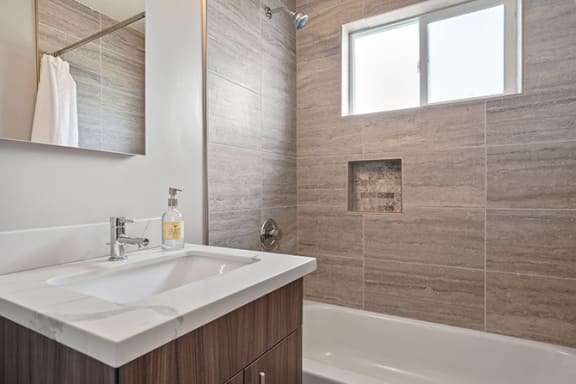 Garden Tub at Parkside Apartments, Davis, CA, 95616